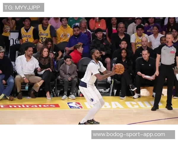 克莱高效表现替补出战23分钟砍下26分6助攻创历史三分命中新高